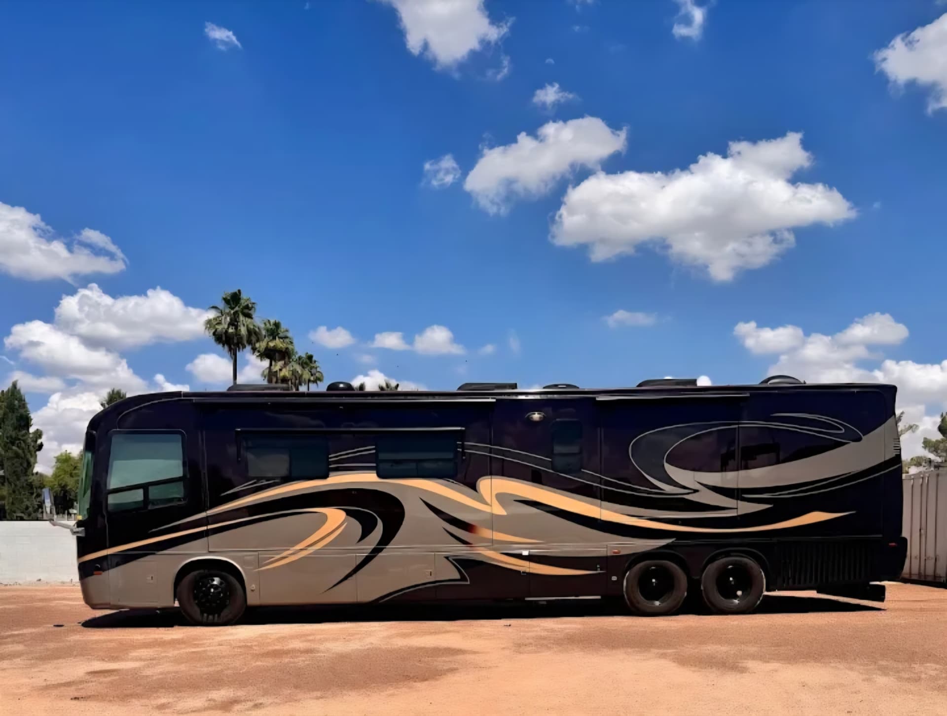 Detailed RV in Phoenix by Mirror ImagAZ